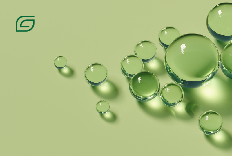 Diversas vitaminas em frascos, relacionadas às últimas notícias sobre vitaminas e saúde